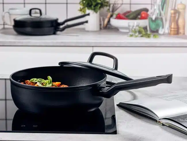 2e9e00e0bf3a9093e742988eb6cb6cbd0ed9813d_BK_Easy_Induction_Skillet_24__009